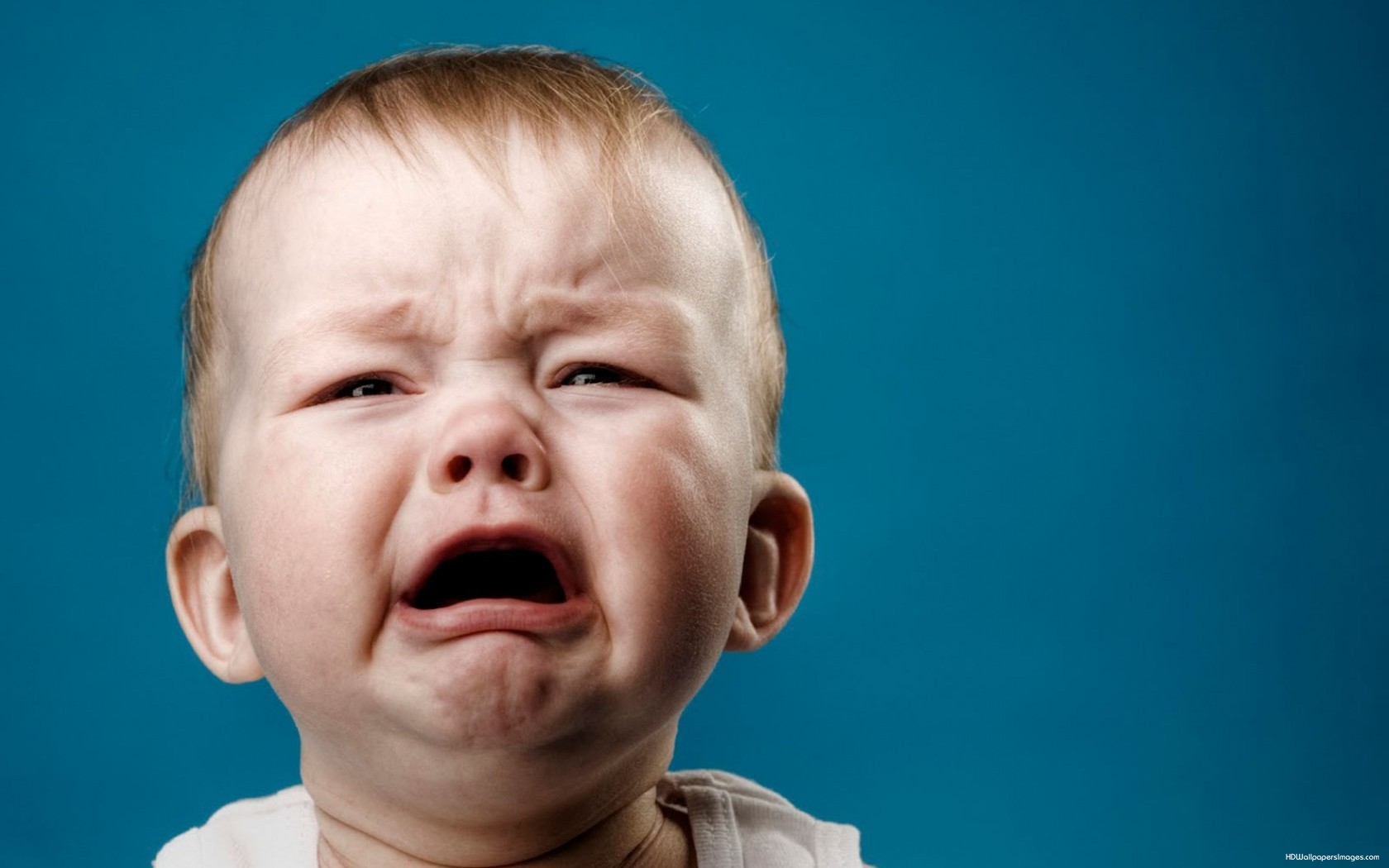 pourquoi-bébé-pleure.jpg